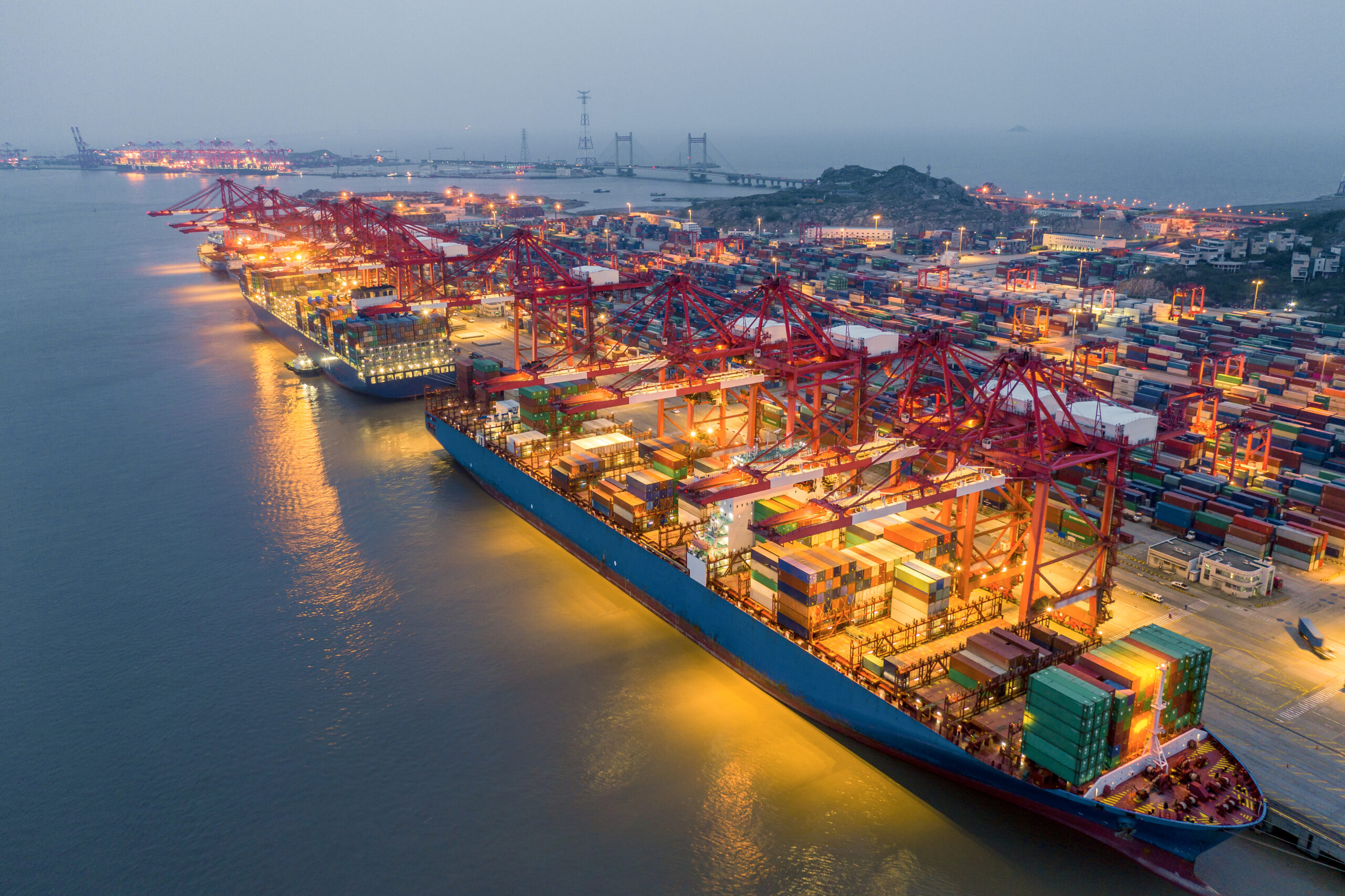 Container terminals. Морской порт Шанхай. Порт Яншань Китай. Порт Шанхай Shanghai Китай. Шанхай порт контейнерный терминал.